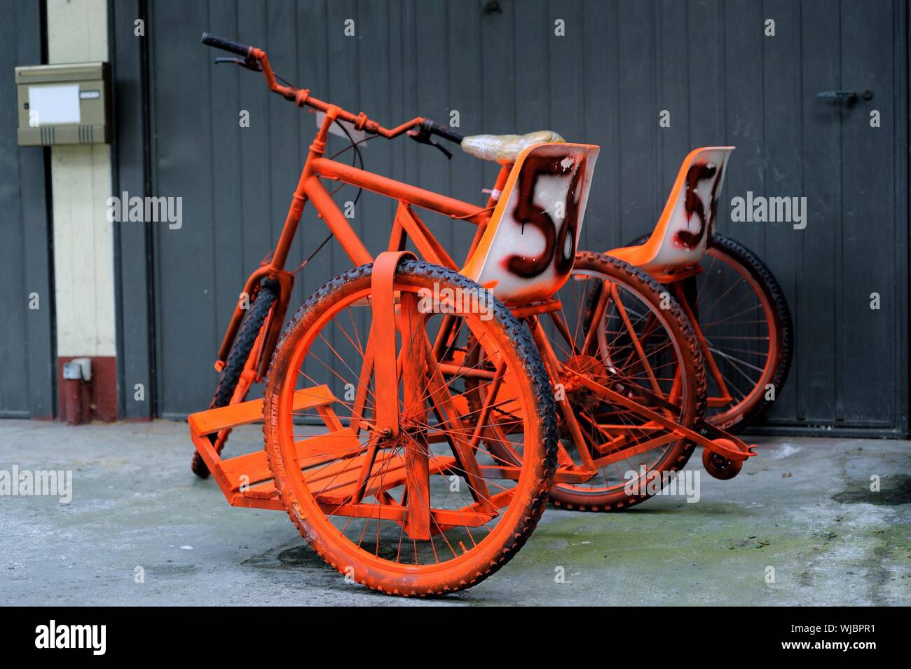 Tandem wheel hires stock photography and images Alamy