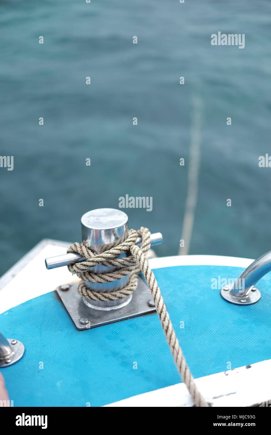 Moored boat tied up on beach hi-res stock photography and images - Alamy