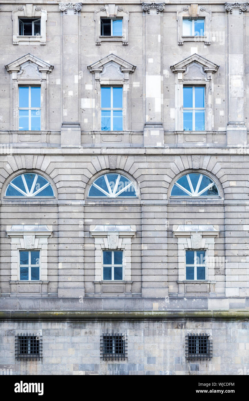 window and wall pattern of an old building Stock Photo - Alamy