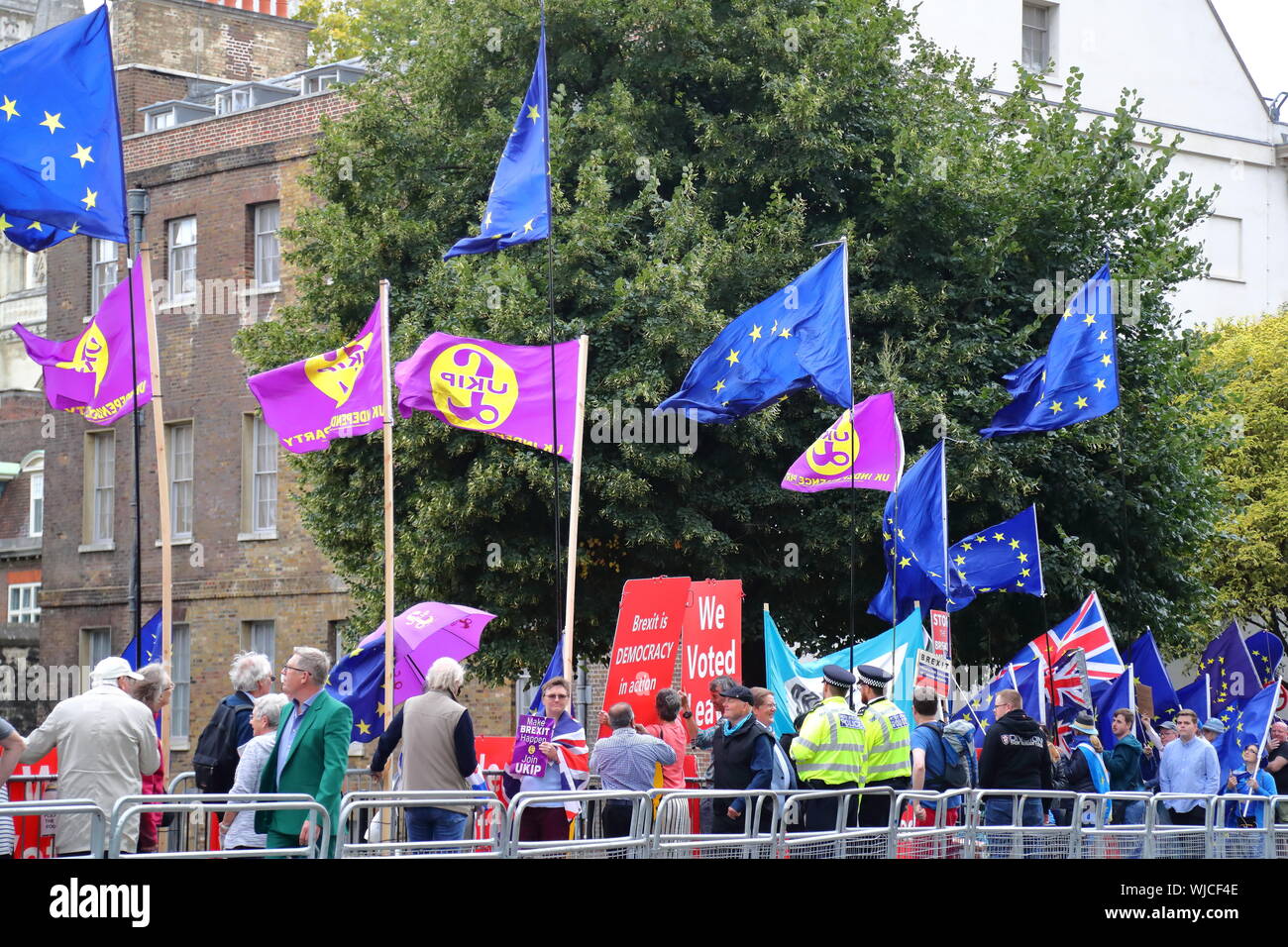 London, UK, 3rd Sep 2019, While Pro-EU campaigners criticize Boris Johnson’s prorogation of the parliament, Brexit supporters  show their anger against MP's not implementing the Brexit referendum's result at Whitehall. Credit: Uwe Deffner / Alamy Live News Stock Photo