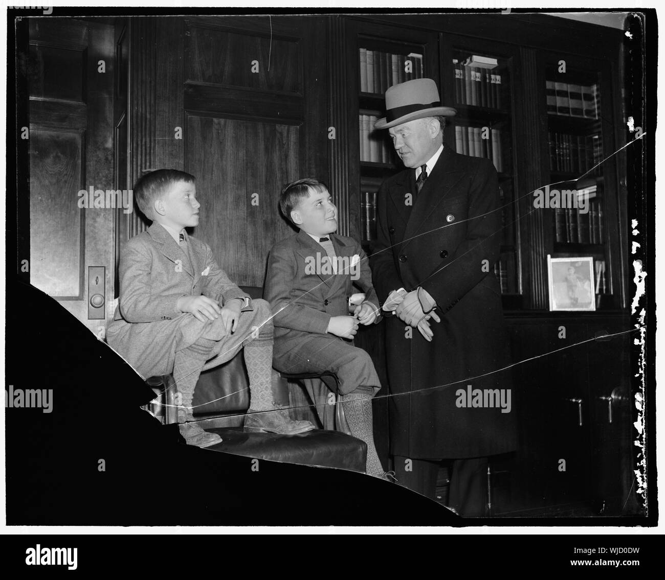 Harry Woodring and children Stock Photo Alamy