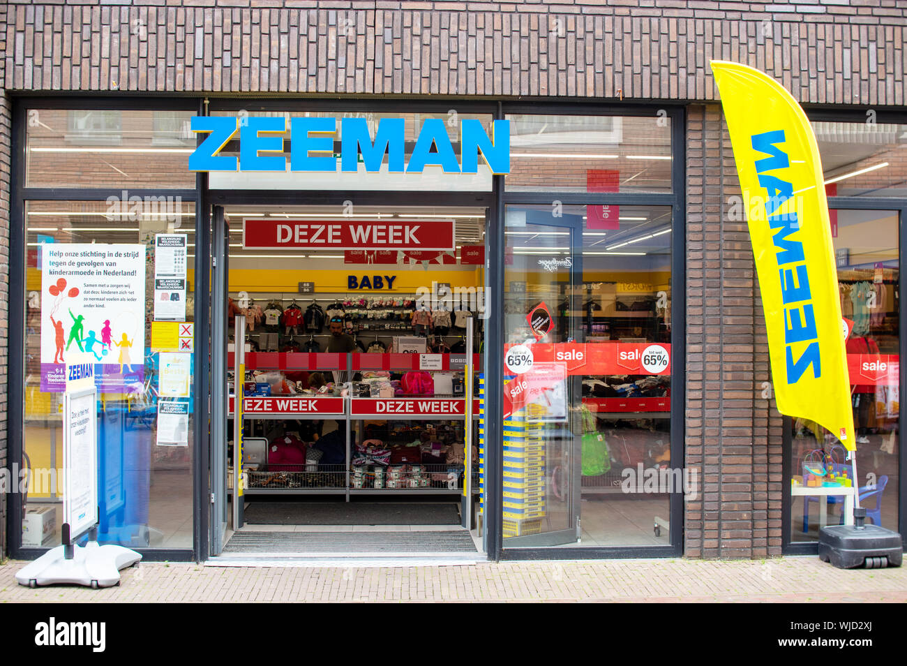 Arnhem, Netherlands - August 16, 2019: Entrance of a Zeeman store. Zeeman  is a Dutch chain store Stock Photo - Alamy