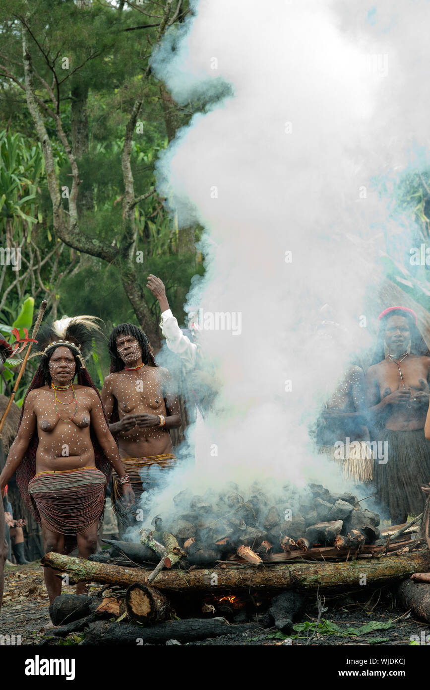 DUGUM DANI VILLAGE, BALIEM VALLEY, IRIAN JAYA, NEW GUINEA, INDONESIA - Juny 20, 2012:   In DUGUM Dani Village, Unidentified women of a Papuan tribe us Stock Photo