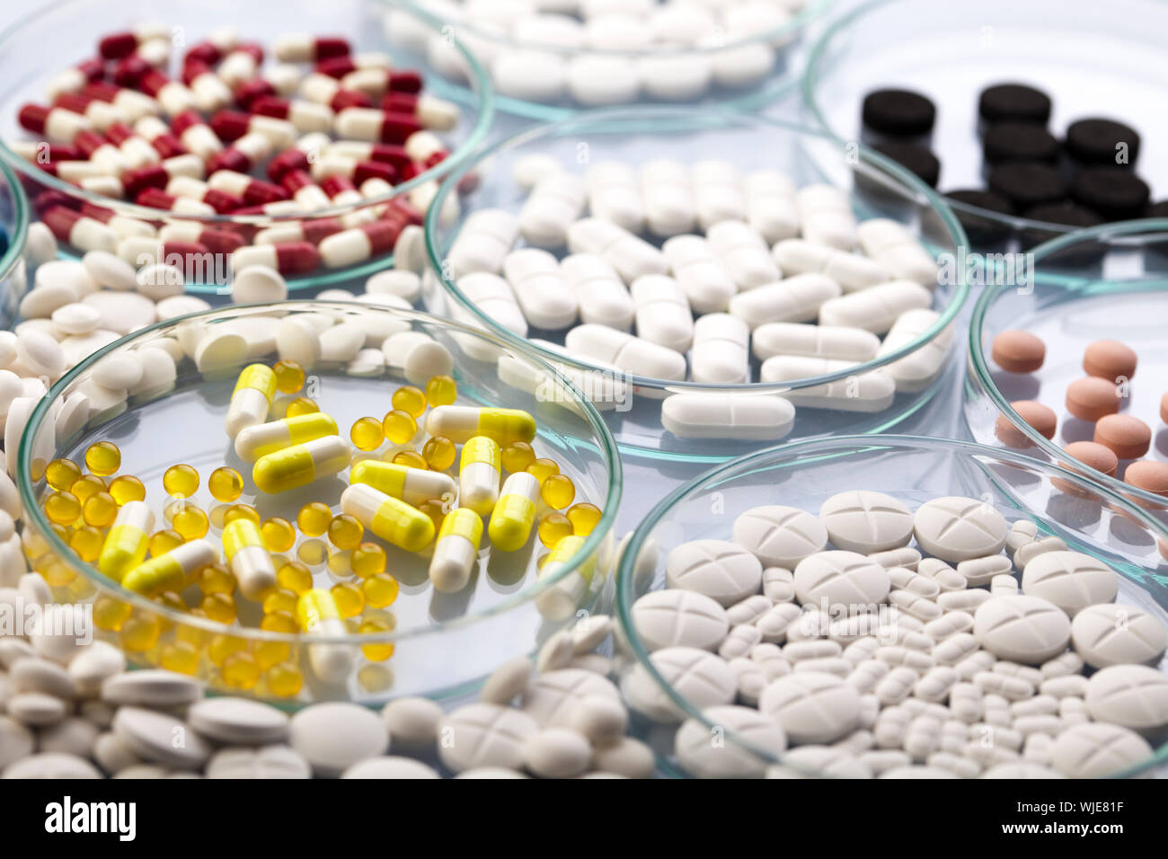 фармакологическая промышленность. фармакологическое сырье. фармакологическое сырье. фармацевтическое сырье. производители лекарств.