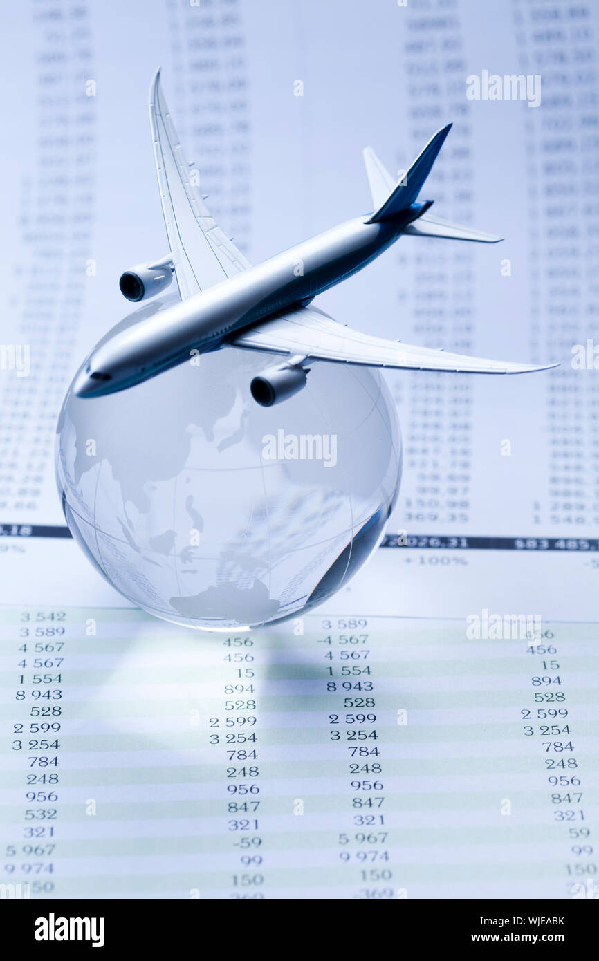 Flight around the world hi-res stock photography and images - Alamy