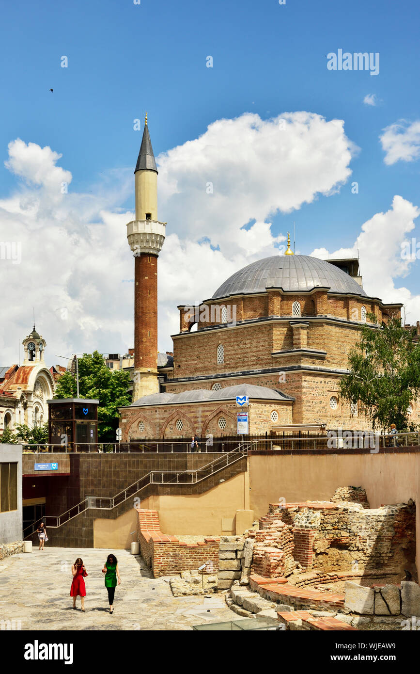 The 16th century Banya Bashi mosque and the Roman ruins of the archaeological complex of Serdica, Sofia, Bulgaria Stock Photo