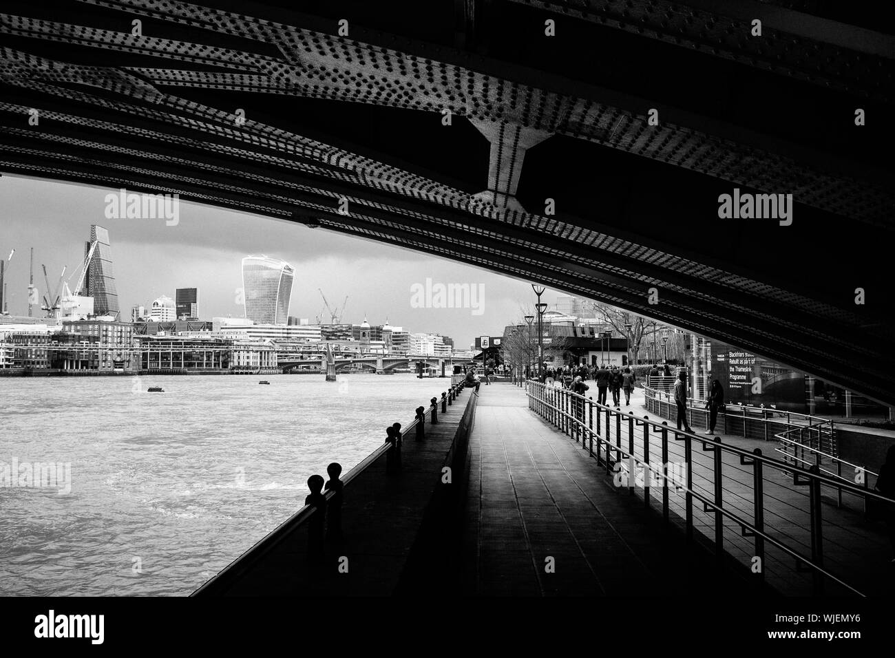 Footbridge over the river thames Black and White Stock Photos & Images ...
