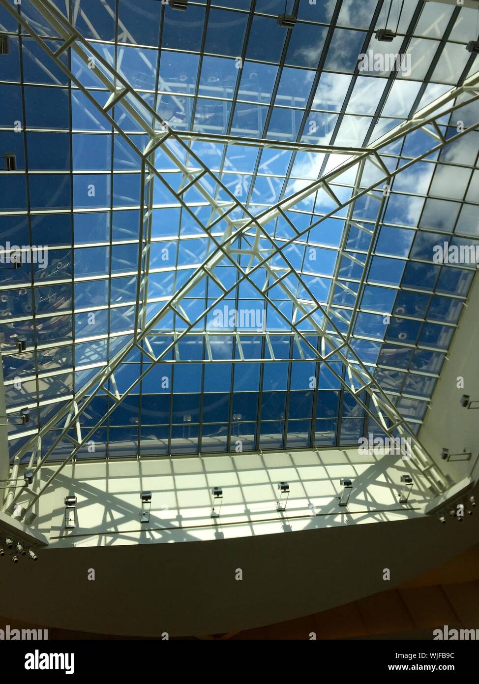 Ceiling structure hires stock photography and images Alamy