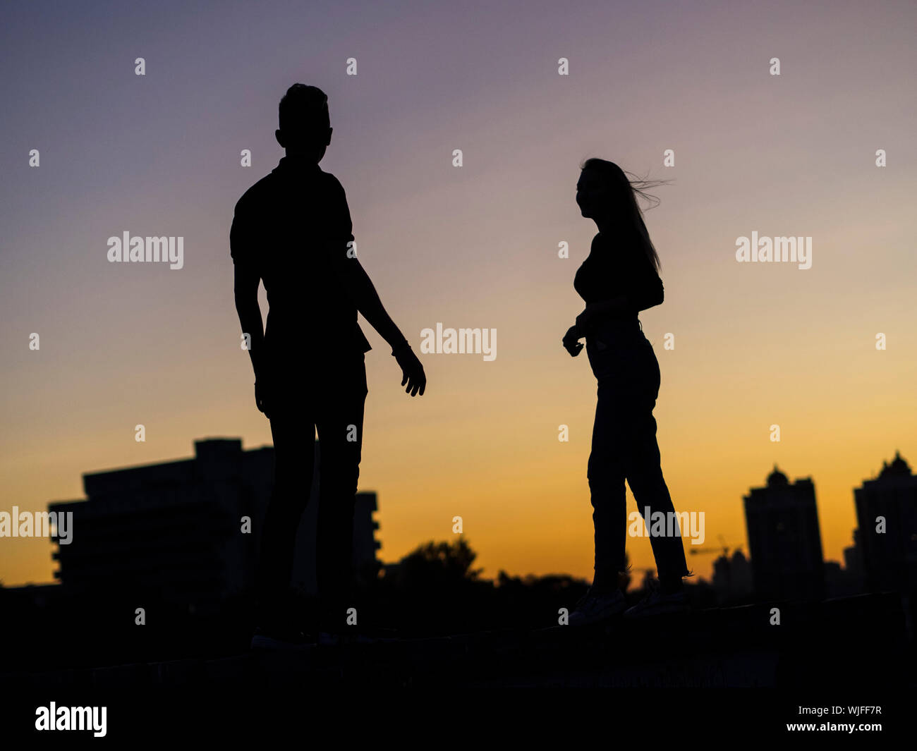 Couple silhouette couple silhouette hi-res stock photography and images ...