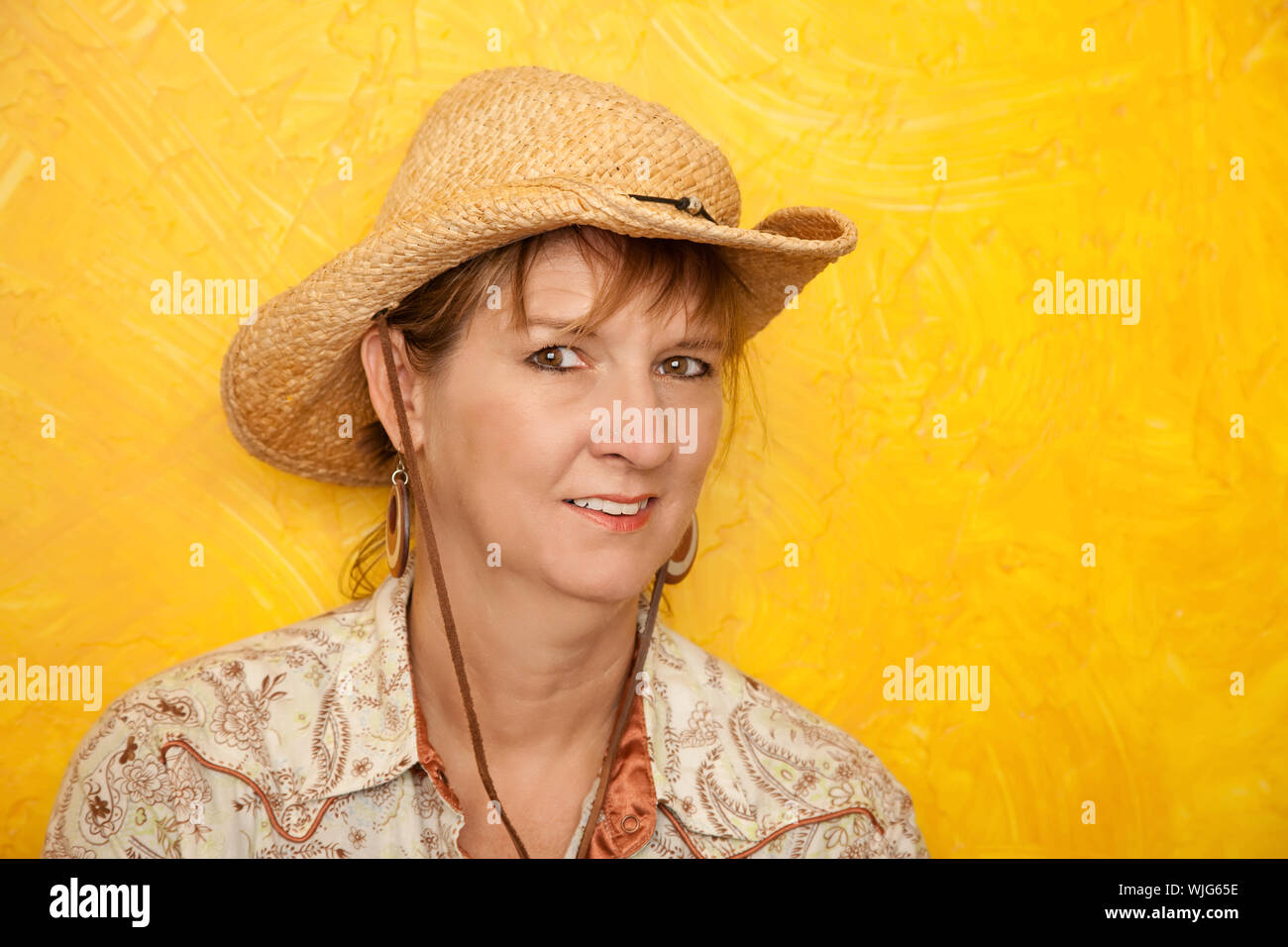 Pretty western woman in cowboy shirt and hat Stock Photo - Alamy