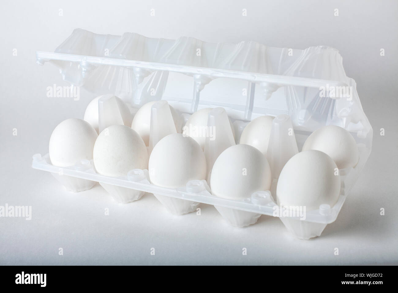 COOK CONCEPT, KB6799 Plastic Egg Holder, Airtight, Lightweight And Strong, Easy To Clean, Ideal For Storage, Size: 6 Eggs, Colour: Clear - View #2