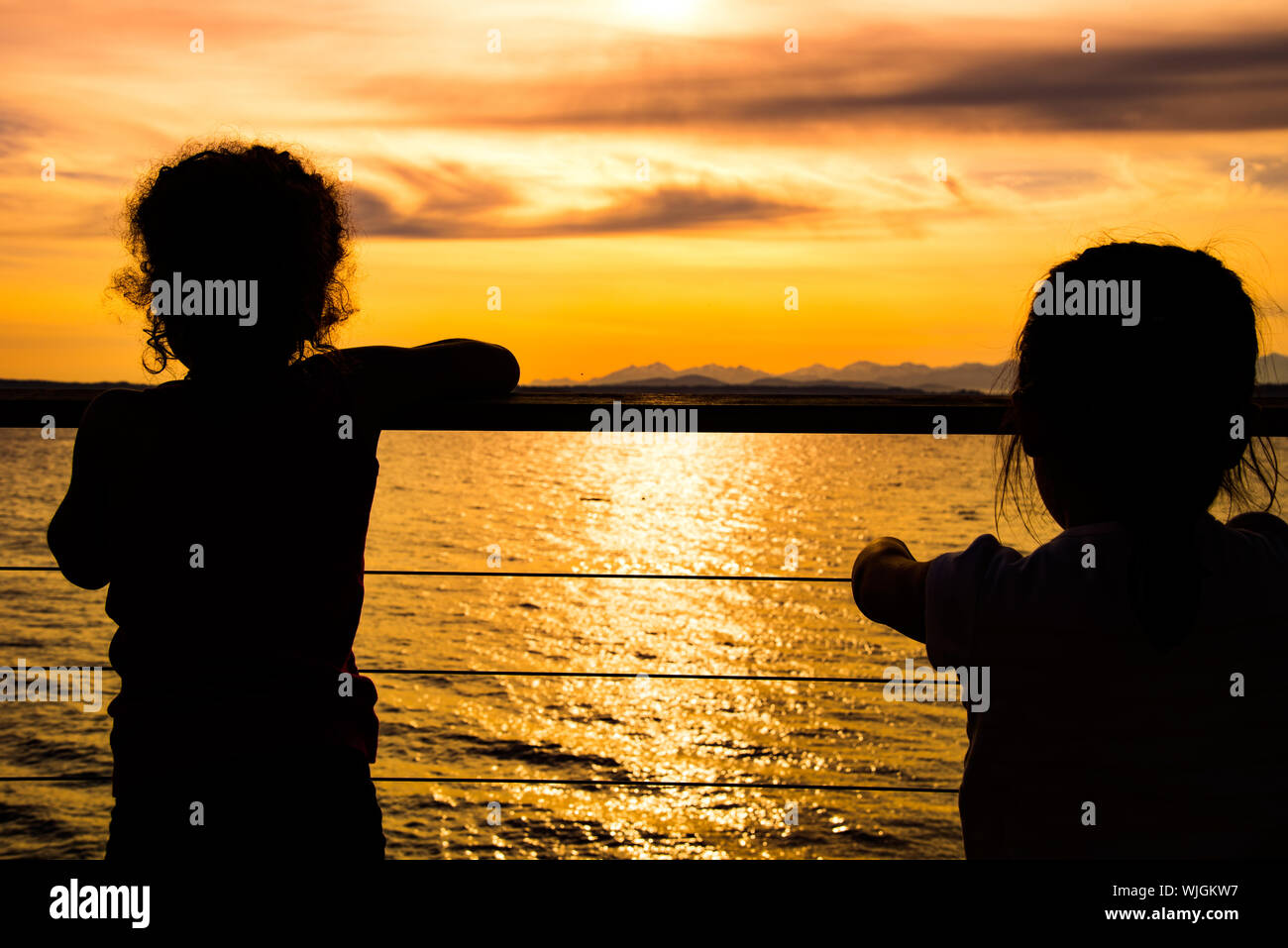 Three girls rear view hi-res stock photography and images - Alamy
