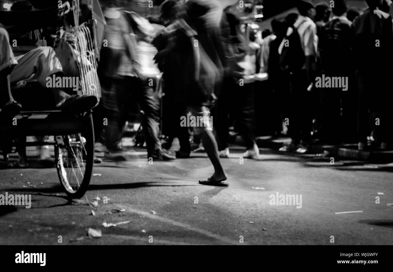 People walking on crowded sidewalk hi-res stock photography and images ...