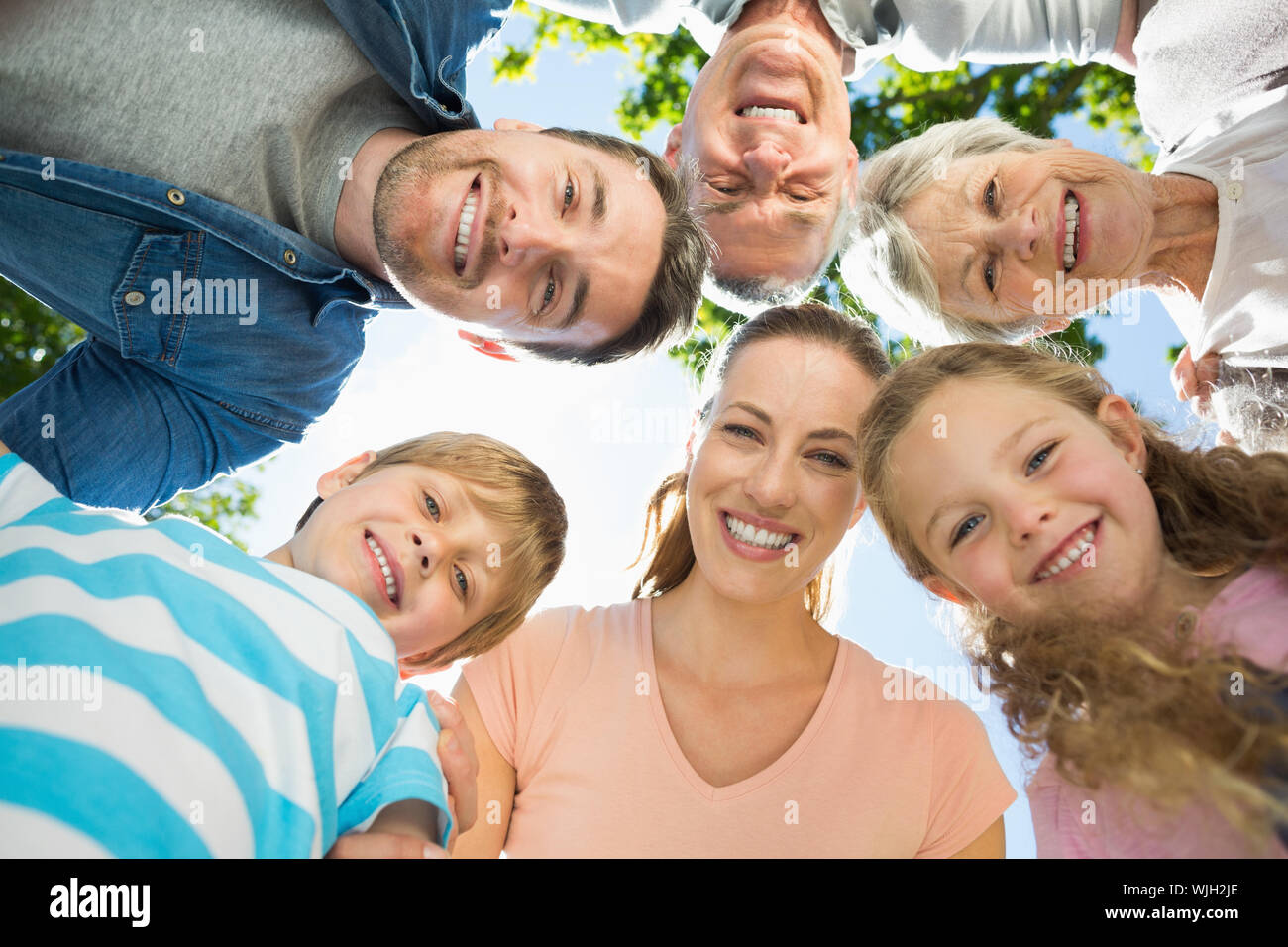 счастливый ребенок. поднимали семью. поднимали семью. большая семья. многодетная семья.