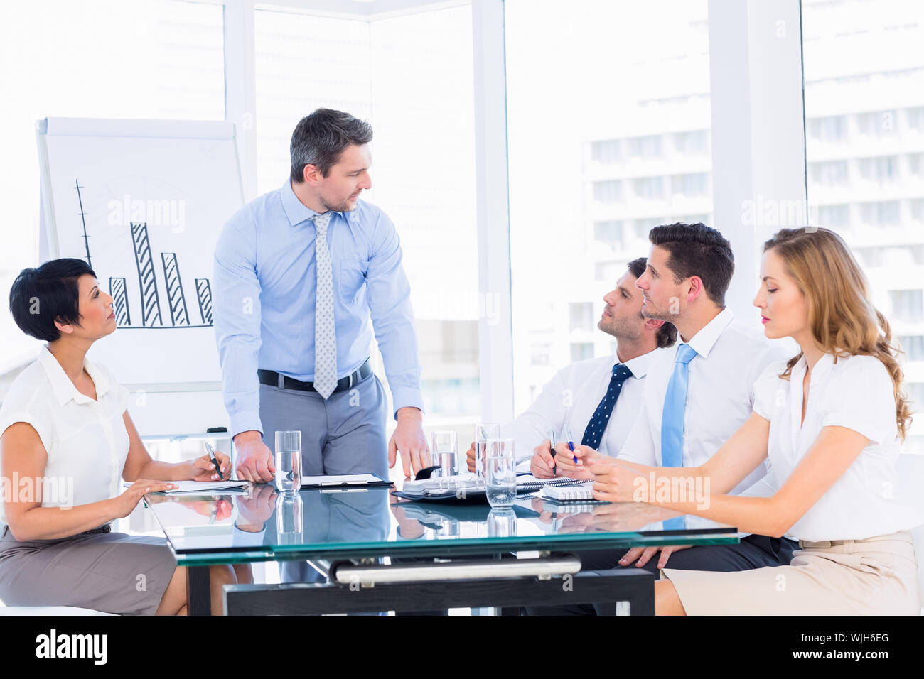 Template agenda powerpoint. Will the meeting last. Рукопожатие мужчины и женщины. Переговоры за столом общий план. Will the meeting last.