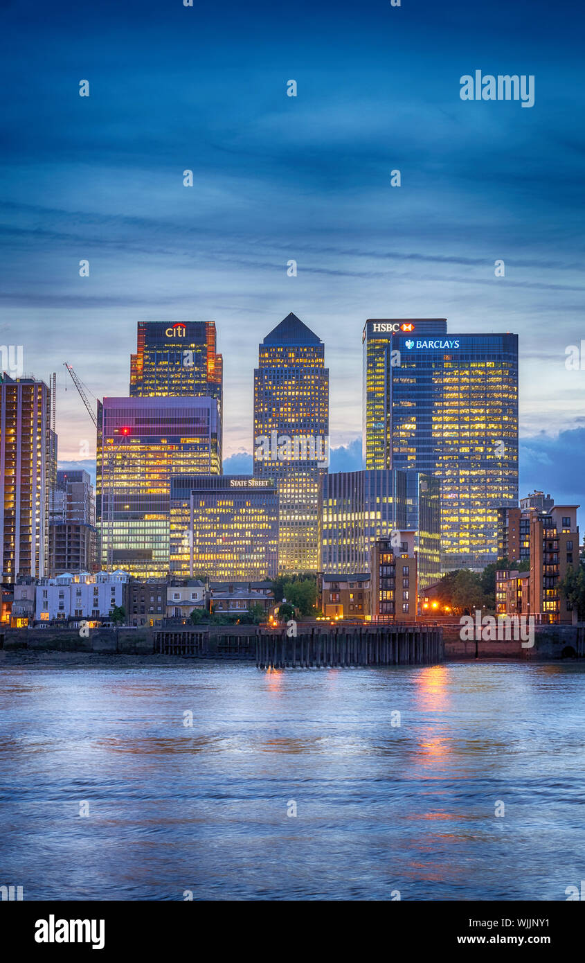 canary wharf financial district london Stock Photo - Alamy