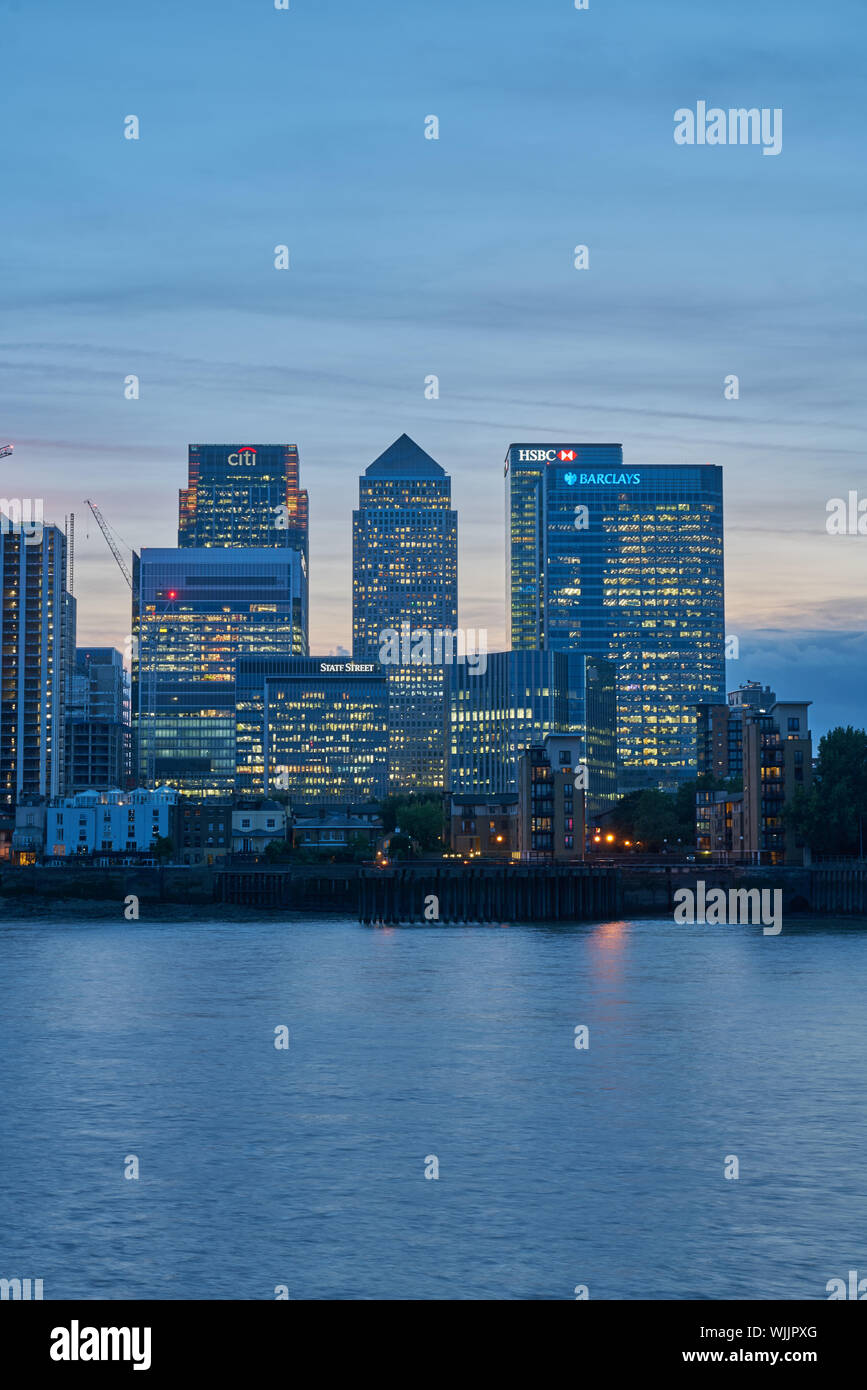canary wharf financial district london Stock Photo - Alamy