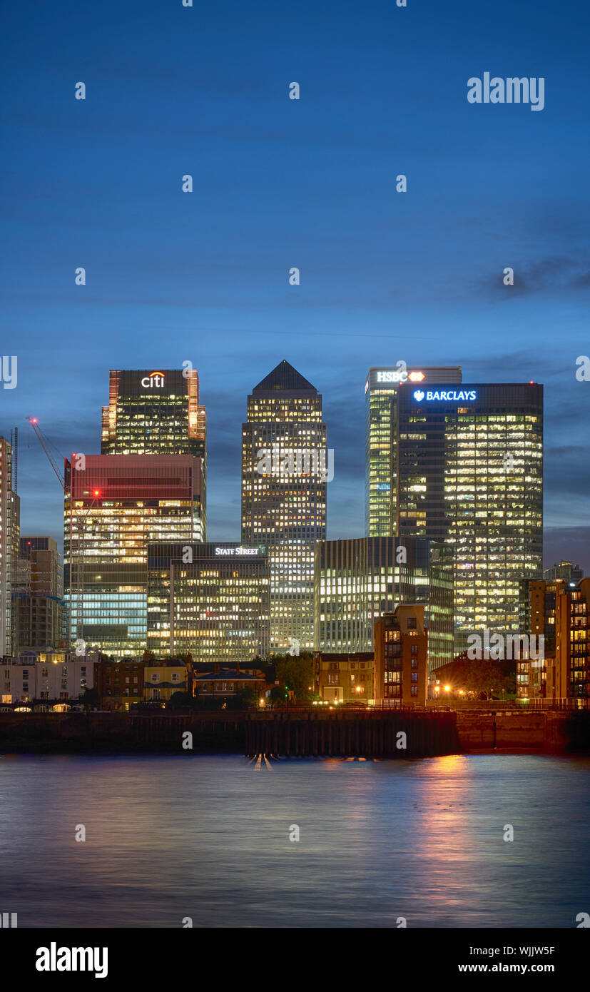 canary wharf financial district london Stock Photo - Alamy