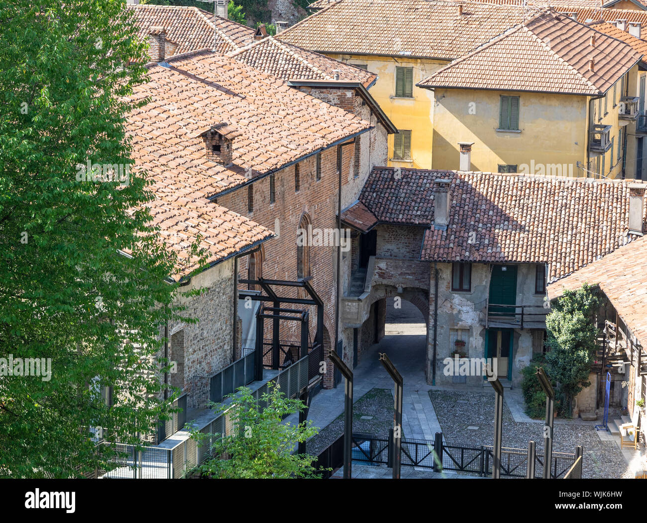Medieval roof hi-res stock photography and images - Alamy