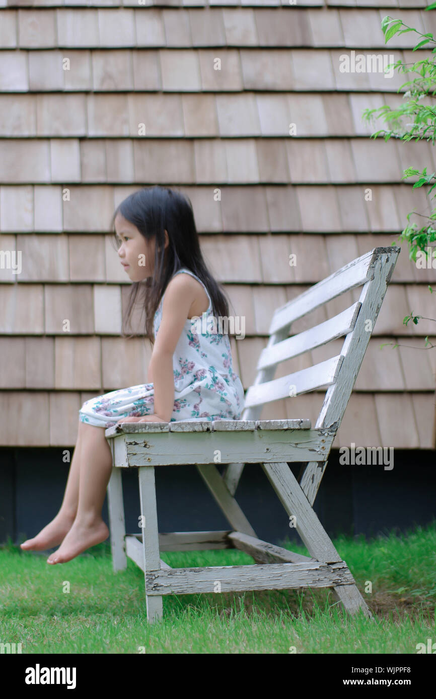Indian girl sitting on bench hi-res stock photography and images - Alamy