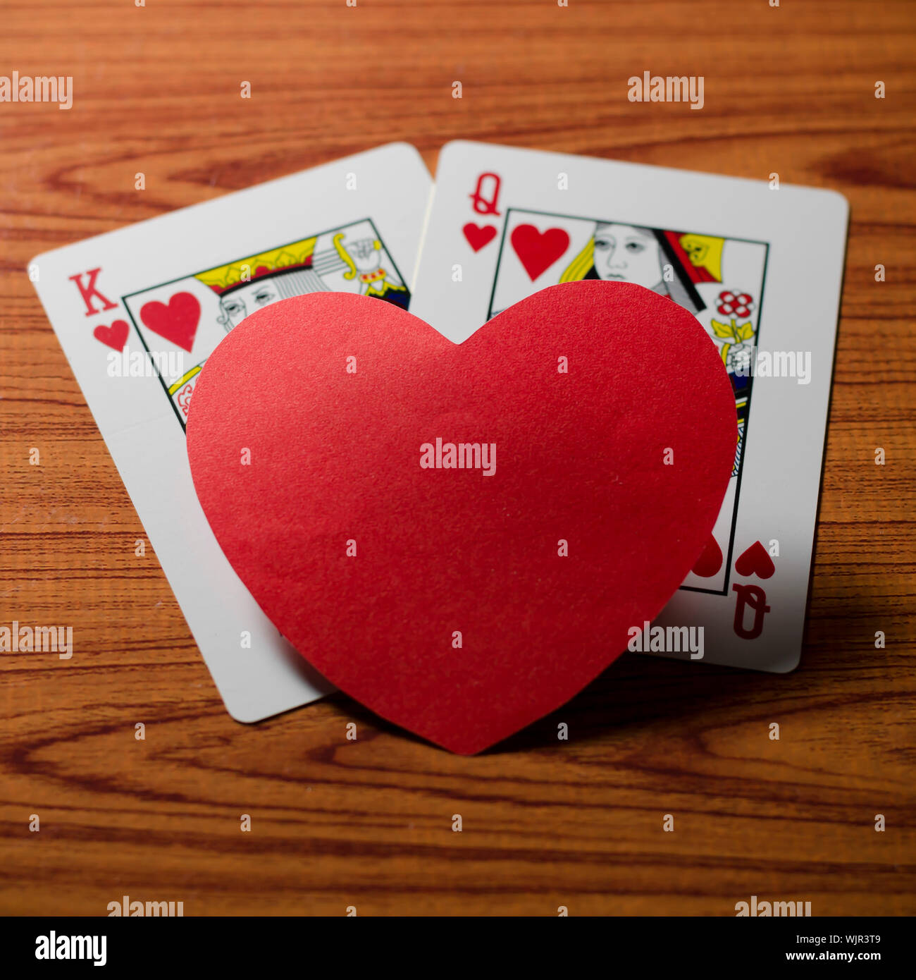heart and love king queen card on wood background Stock Photo - Alamy