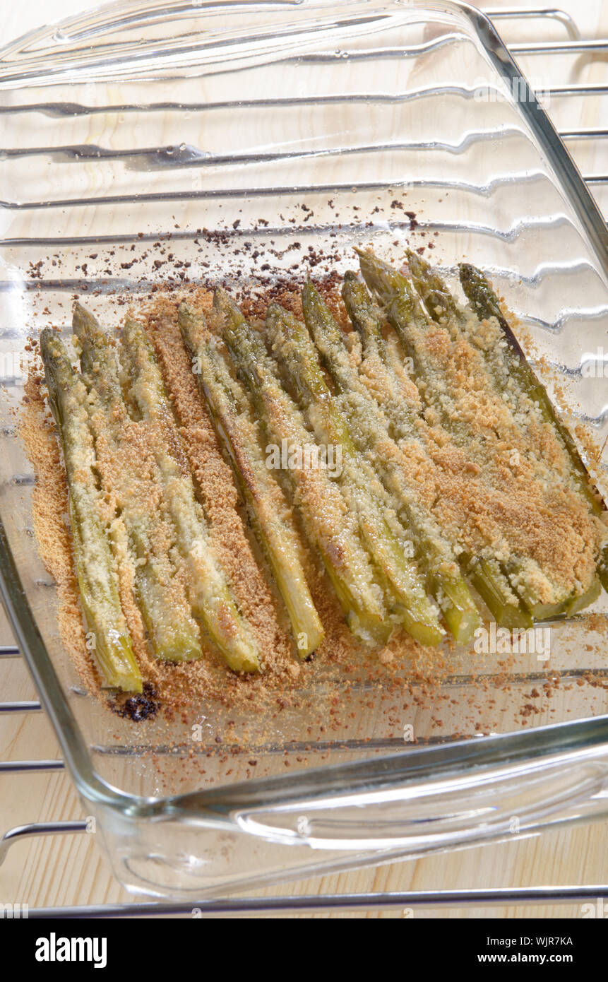 baked green asparagus with bread crumbs and grated parmesan cheese
