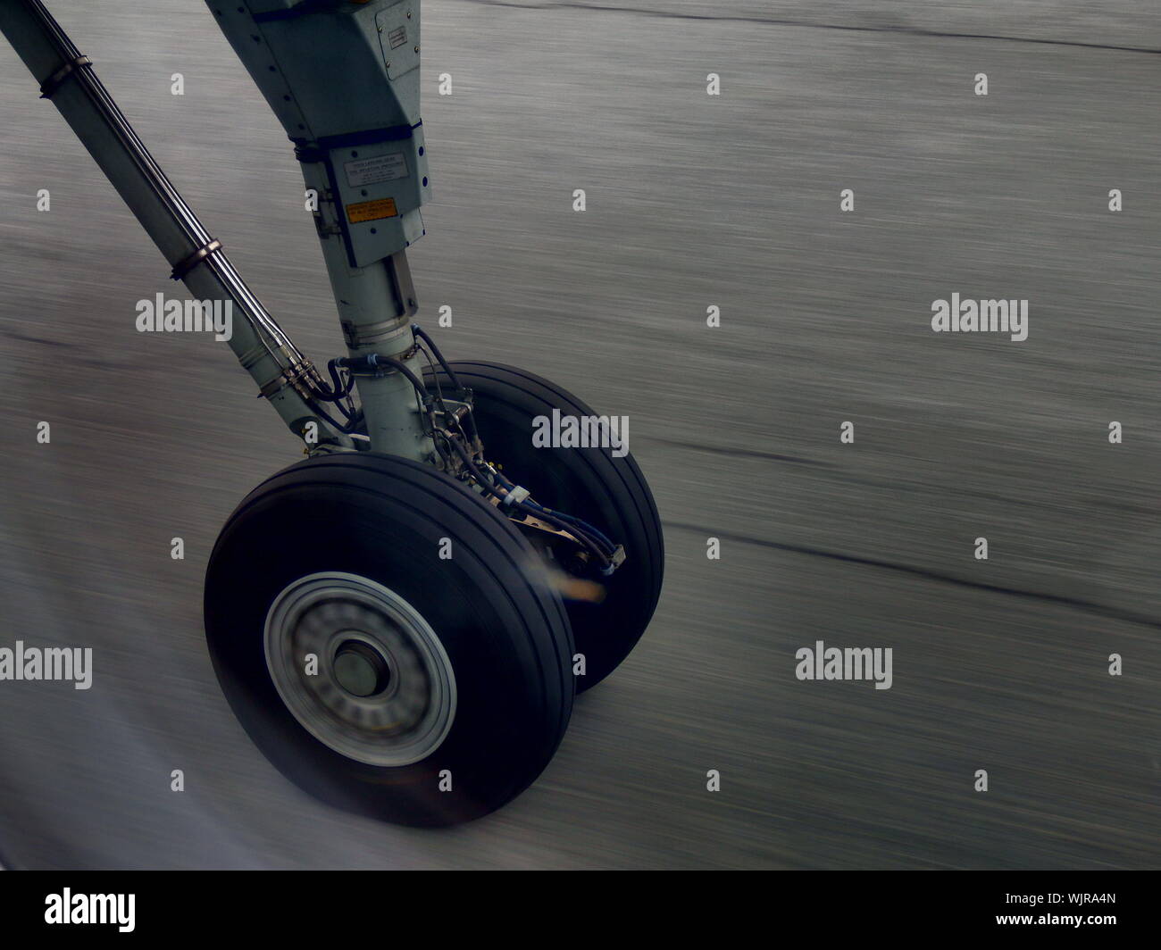 Airplane wheels hires stock photography and images Alamy