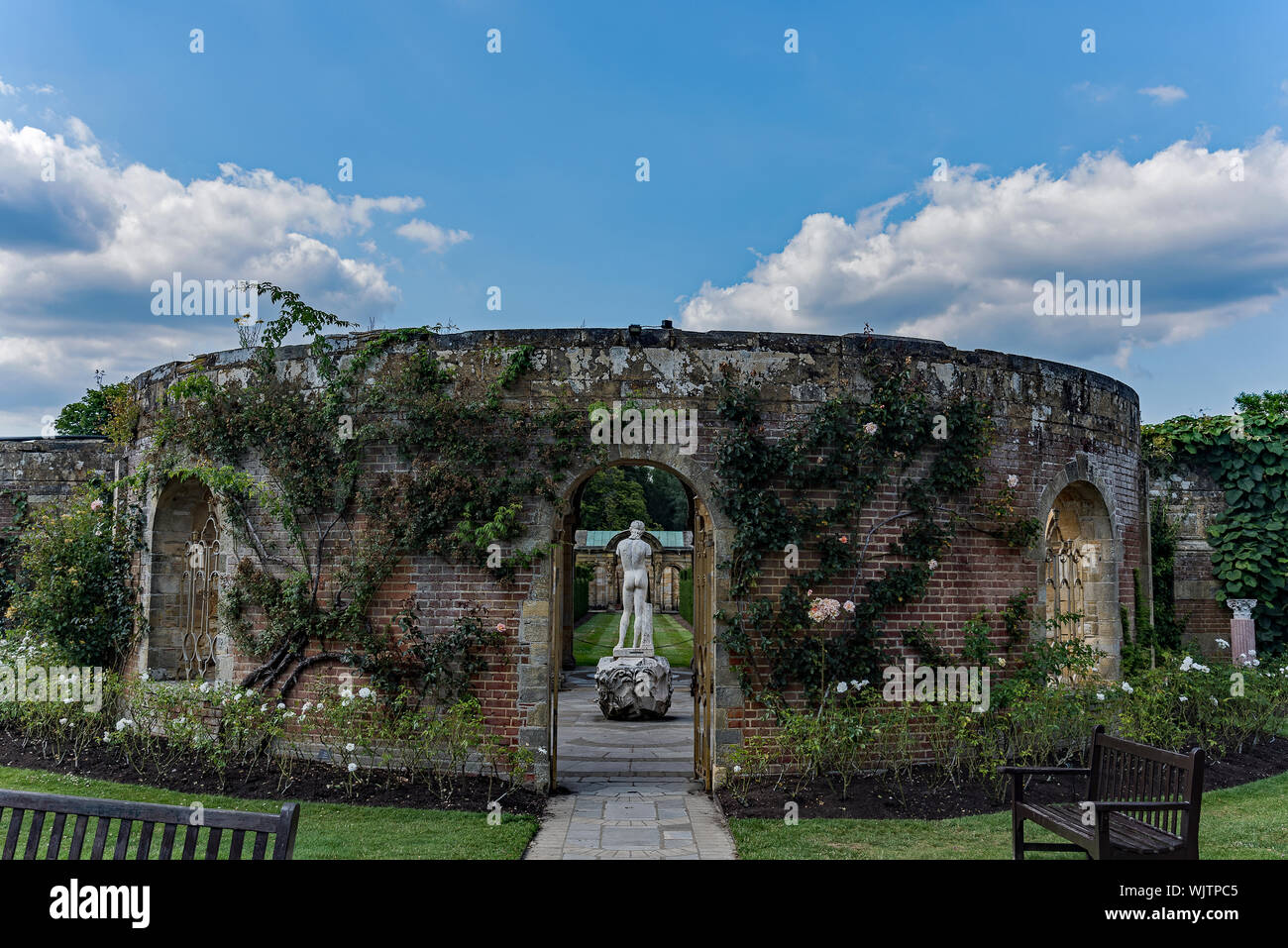 Italian Garden statue and enclosure Hever Castle, U.K Stock Photo Alamy