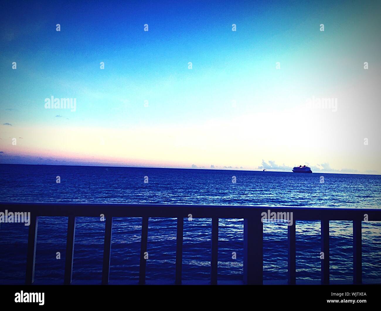 Sea front railing hi-res stock photography and images - Alamy