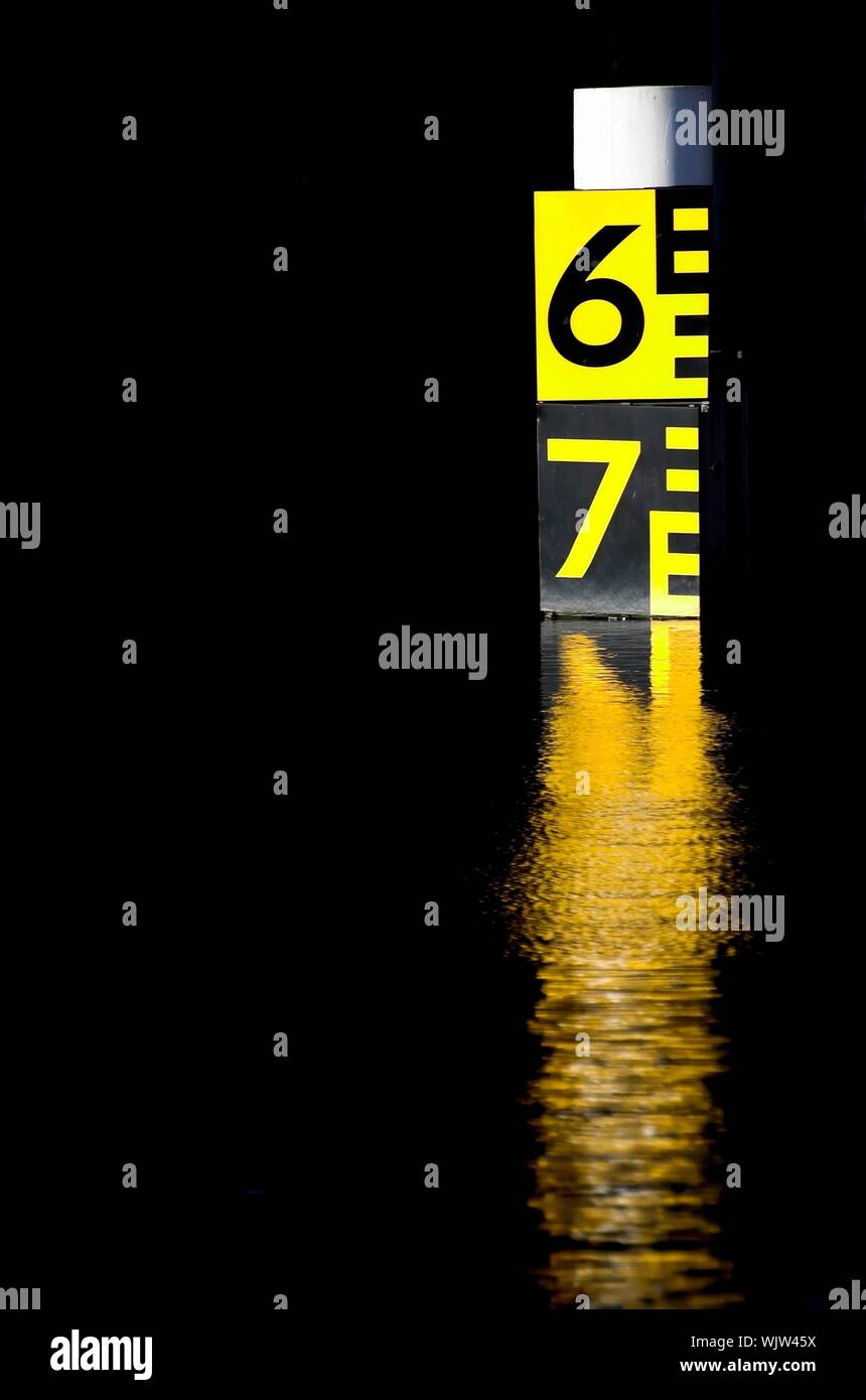 Water level indicator Stock Photo Alamy