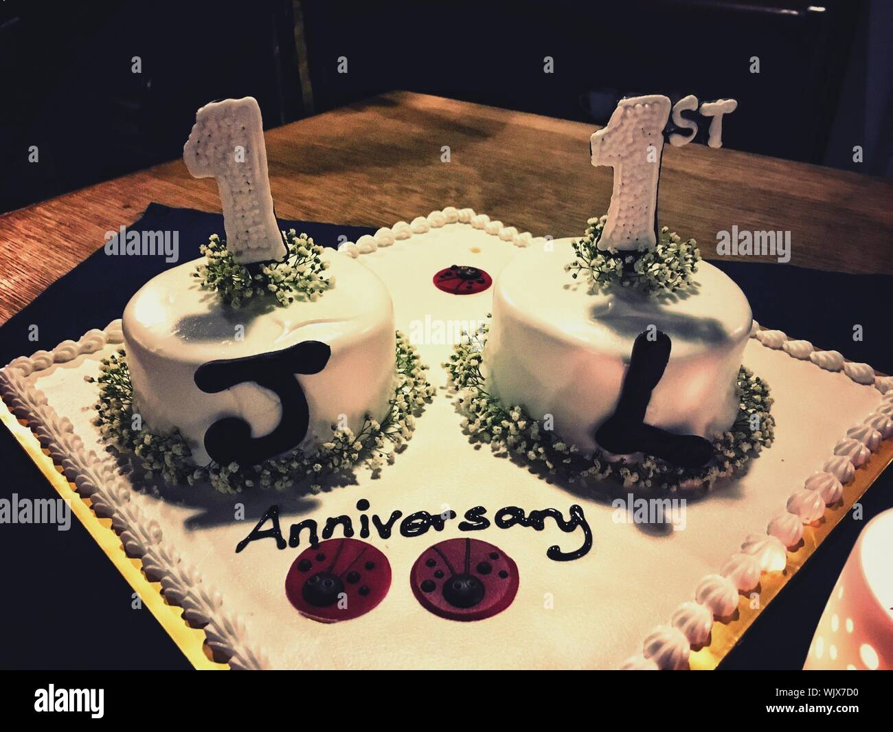 Anniversary cake hi-res stock photography and images - Alamy