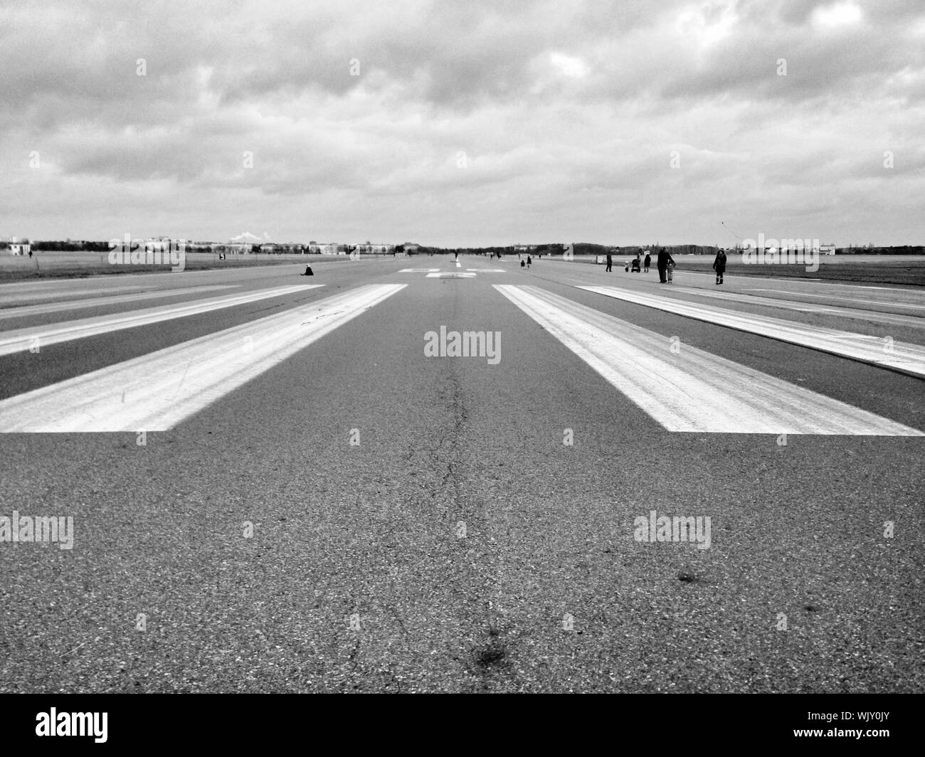 Airport exterior Black and White Stock Photos & Images - Alamy
