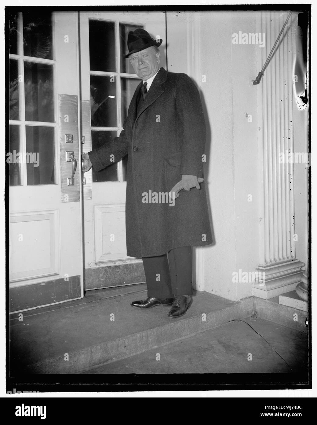 Idaho Senator luncheon guest of president. Washington, D.C., Jan. 28. Senator William E. Borah, of Idaho, arriving at the White House today for a luncheon engagement with President Roosevelt. Borah, long an ardent Trust Buster, was expected to discuss the Anti-Monopoly Bill, now before the Senate, with the president, 1/28/38 Stock Photo