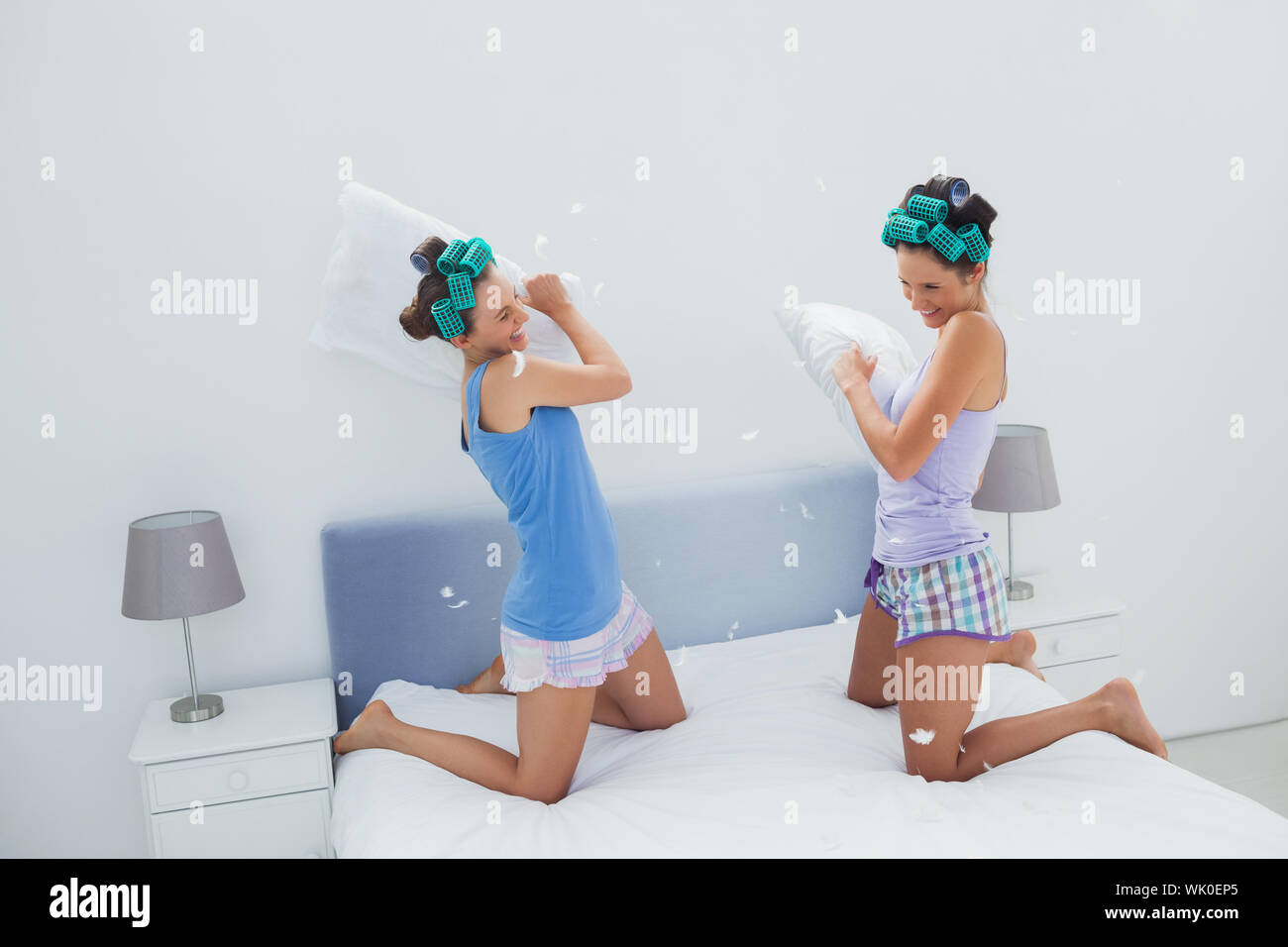 Young girls fighting hi-res stock photography and images - Alamy