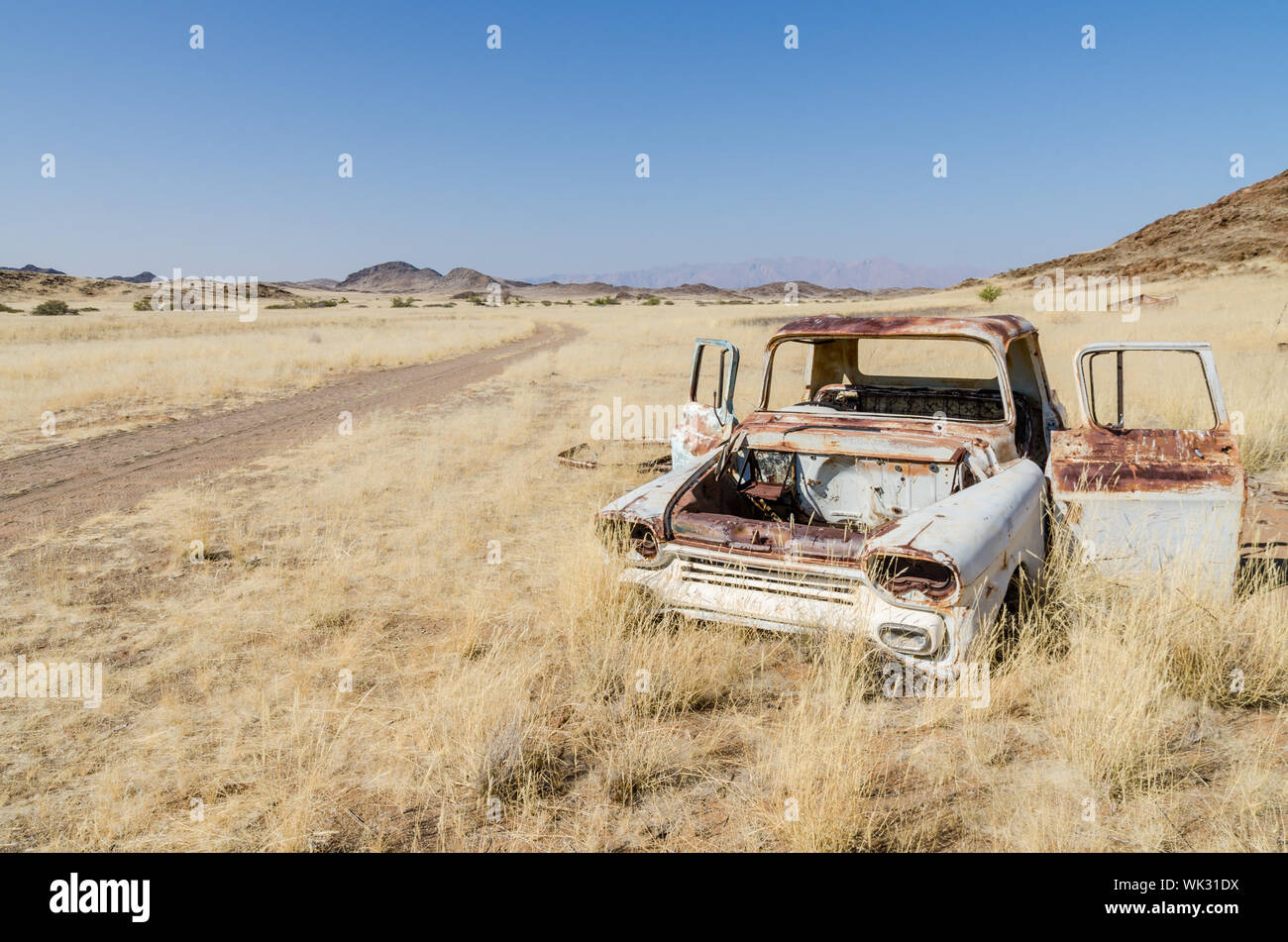 Truck desert hi-res stock photography and images - Alamy