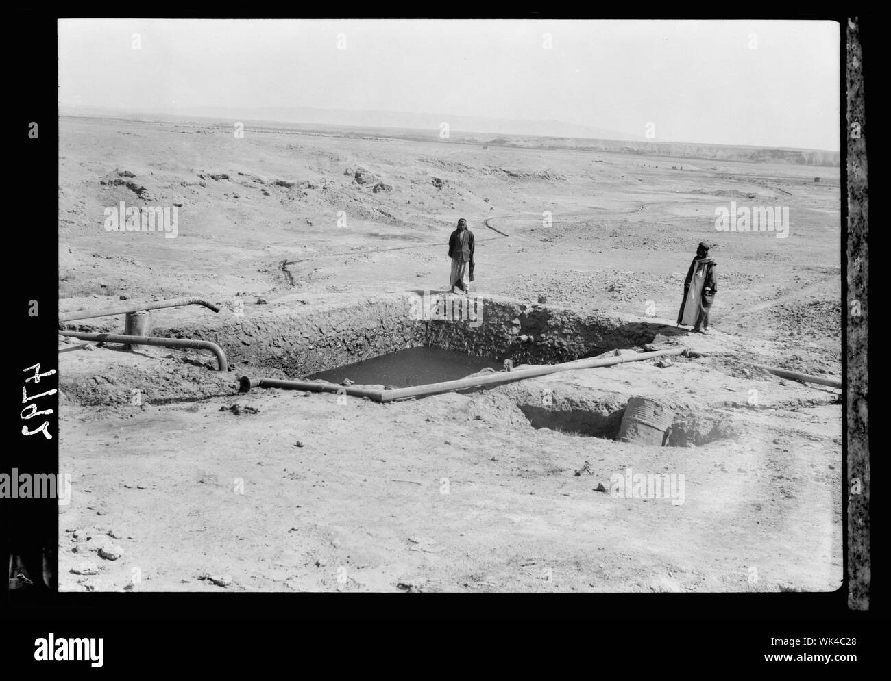 Collecting bitumen hi-res stock photography and images - Alamy