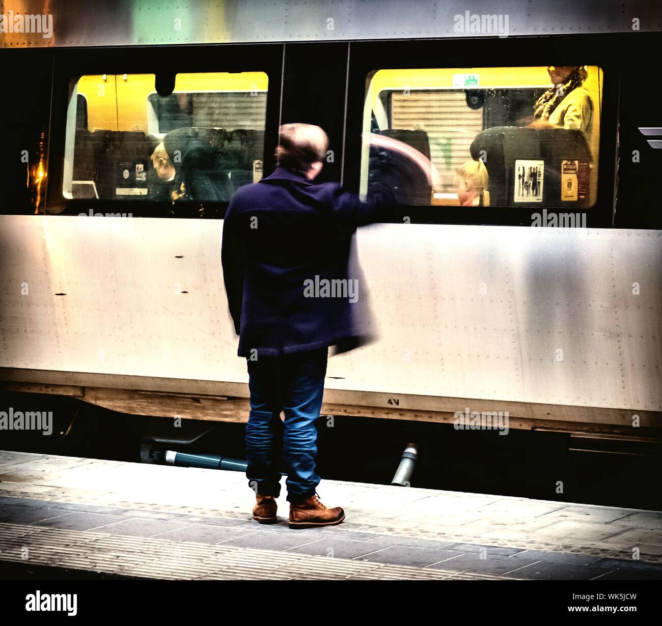 Man waiting for train on platform hi-res stock photography and images ...