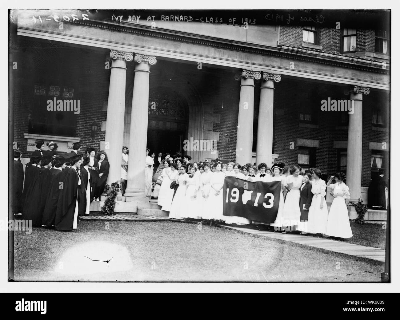 Ivy Day at Barnard, Class of 1913 Stock Photo Alamy
