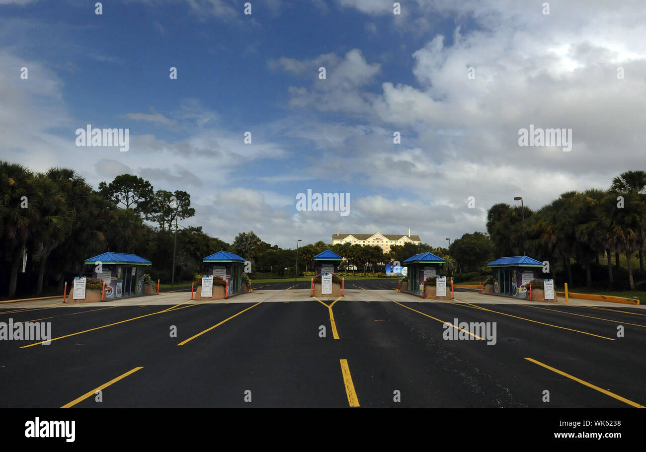 Orlando, Florida, USA. 3rd Sep, 2019. The parking entrance to SeaWorld Orlando is seen after the attraction was closed on September 3, 2019 as Hurricane Dorian turns to the north off the eastern coast of Florida after a weakened Category 2 storm devastates parts of the Bahamas. Credit: Paul Hennessy/SOPA Images/ZUMA Wire/Alamy Live News Stock Photo
