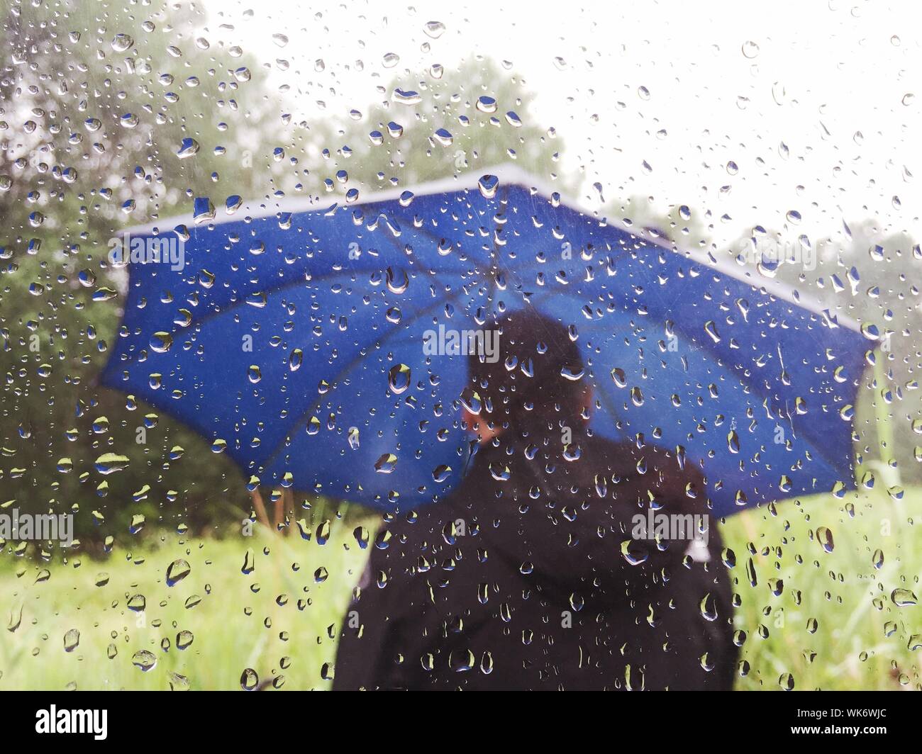 Man umbrella rain hires stock photography and images Alamy