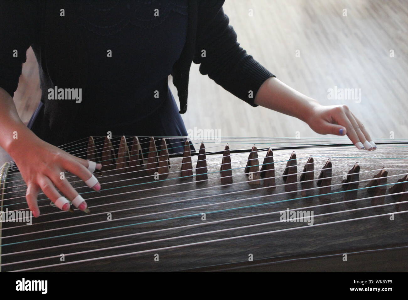 Guzheng hires stock photography and images Alamy