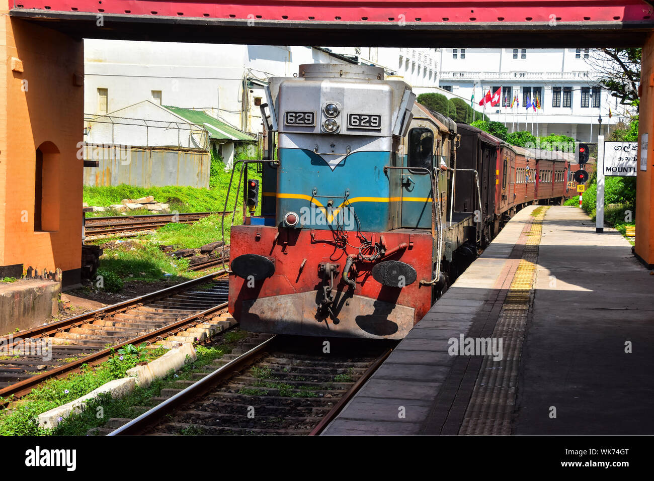 Sri Lanka Train, Railway, Mount Lavinia, Sri Lanka Stock Photo Alamy