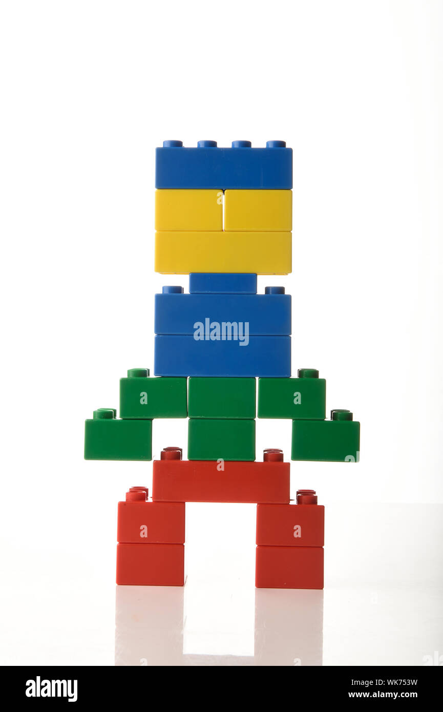 Åben vandrerhjemmet Milepæl Building block shape of robot Stock Photo - Alamy