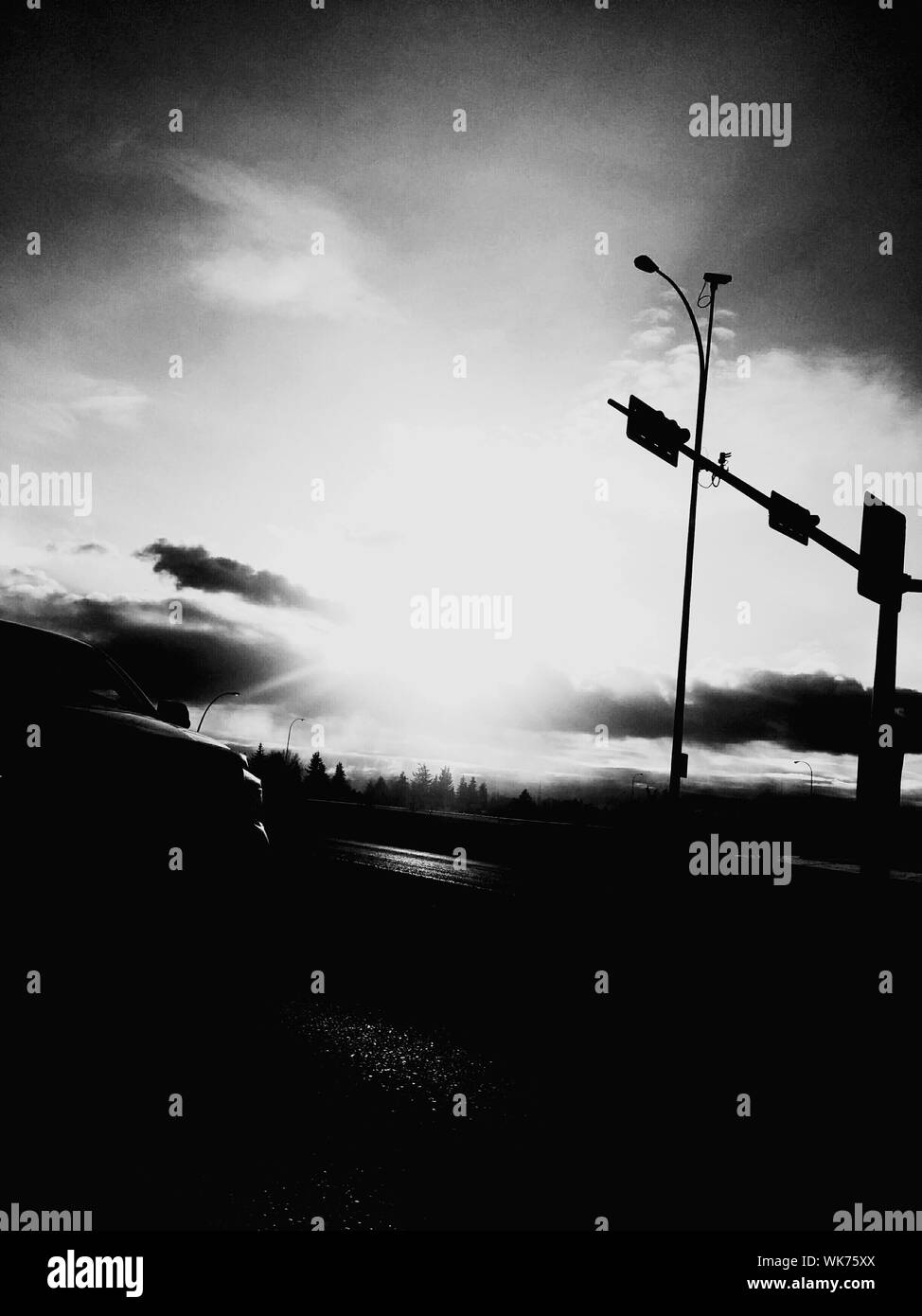 Street light in silhouette hi-res stock photography and images - Alamy