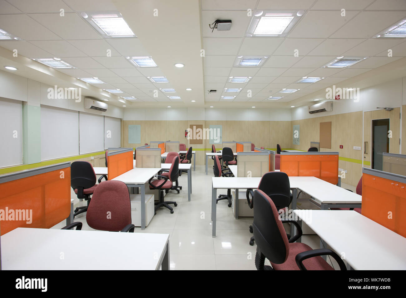 Modern office interiors hi-res stock photography and images - Alamy