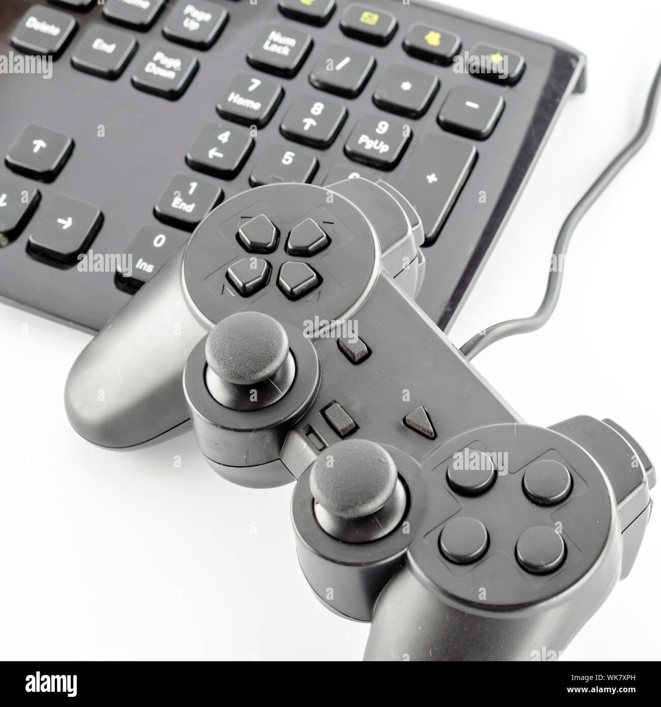 Button arrow game keyboard arrow hi-res stock photography and images ...