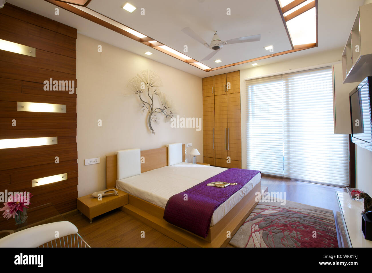 Interiors hotel style bedroom hi-res stock photography and images - Alamy