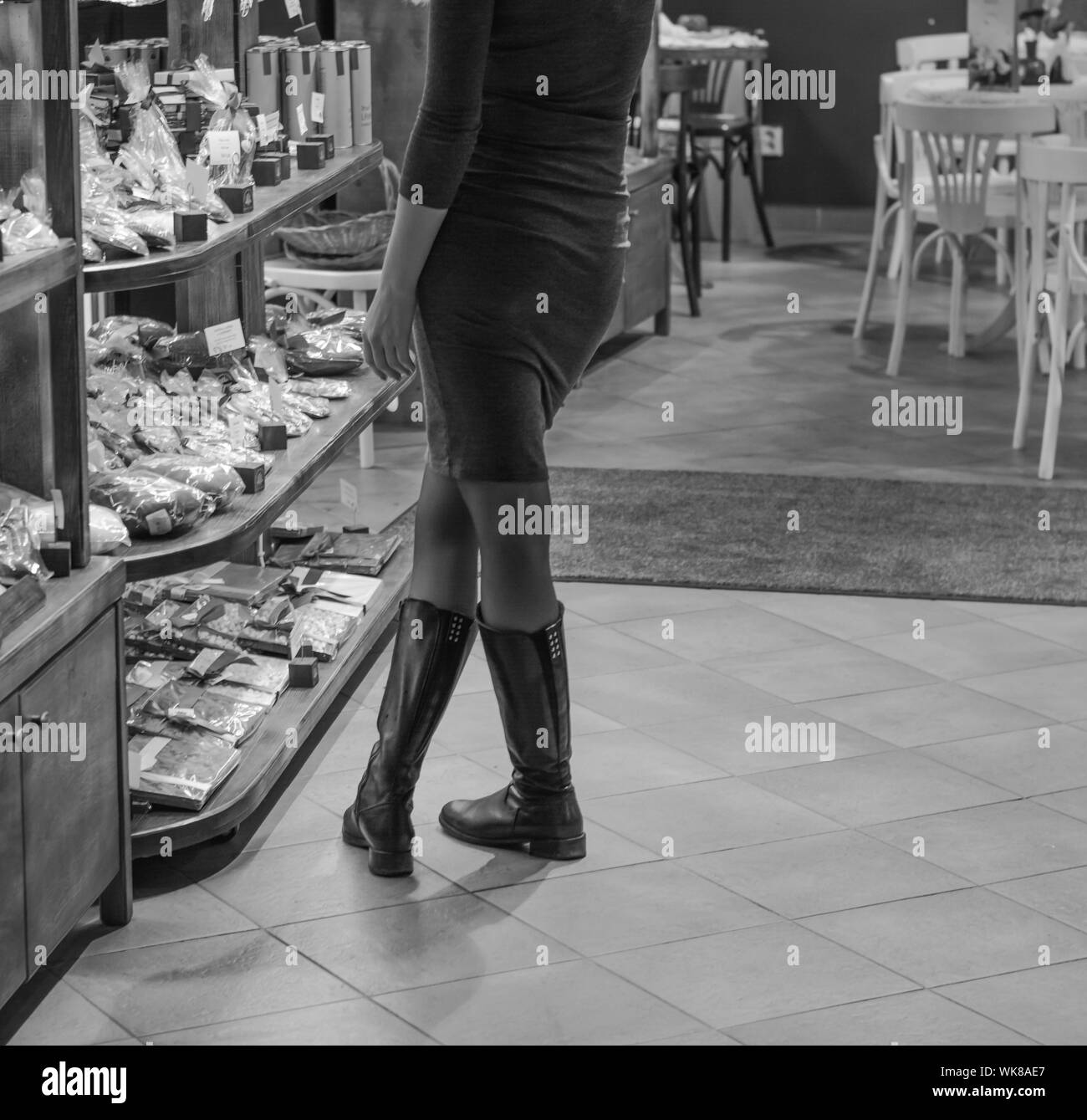 Woman crossed legs standing Black and White Stock Photos & Images Alamy