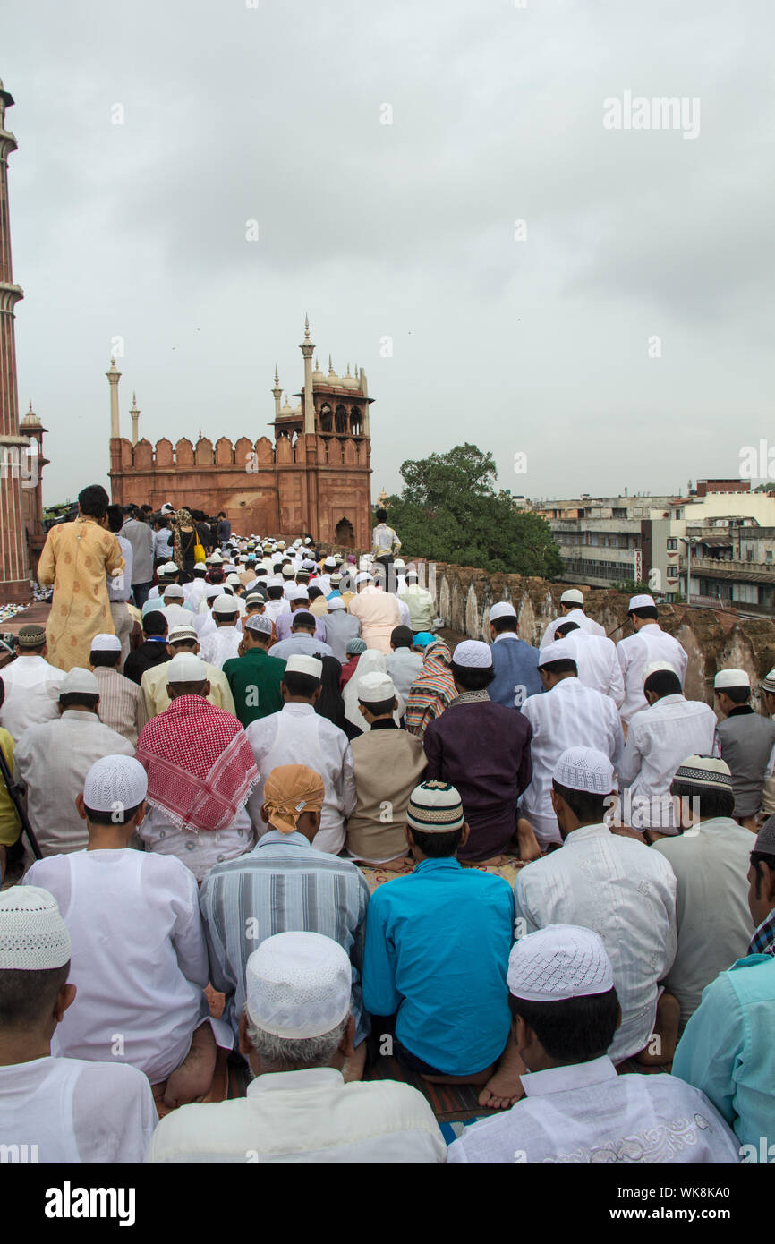 Large Group Of People Praying Namaz At Masjid Jama Masjid Old Delhi India Stock Photo Alamy