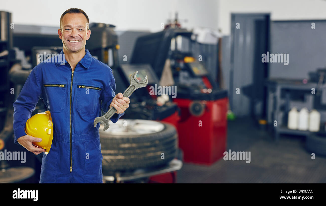 Automotive mechatronics hires stock photography and images Alamy